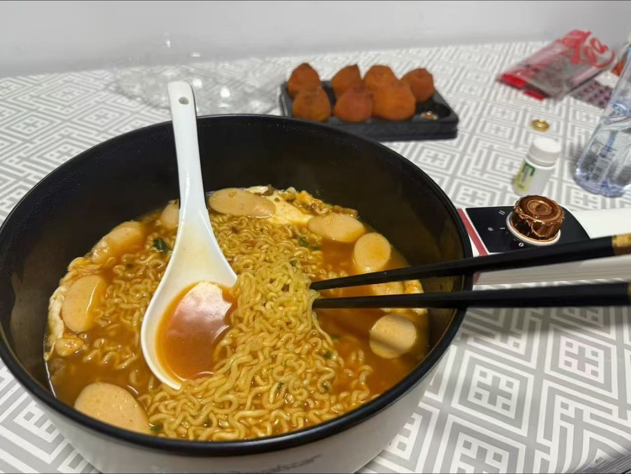 凌晨三点煮好的一碗热面